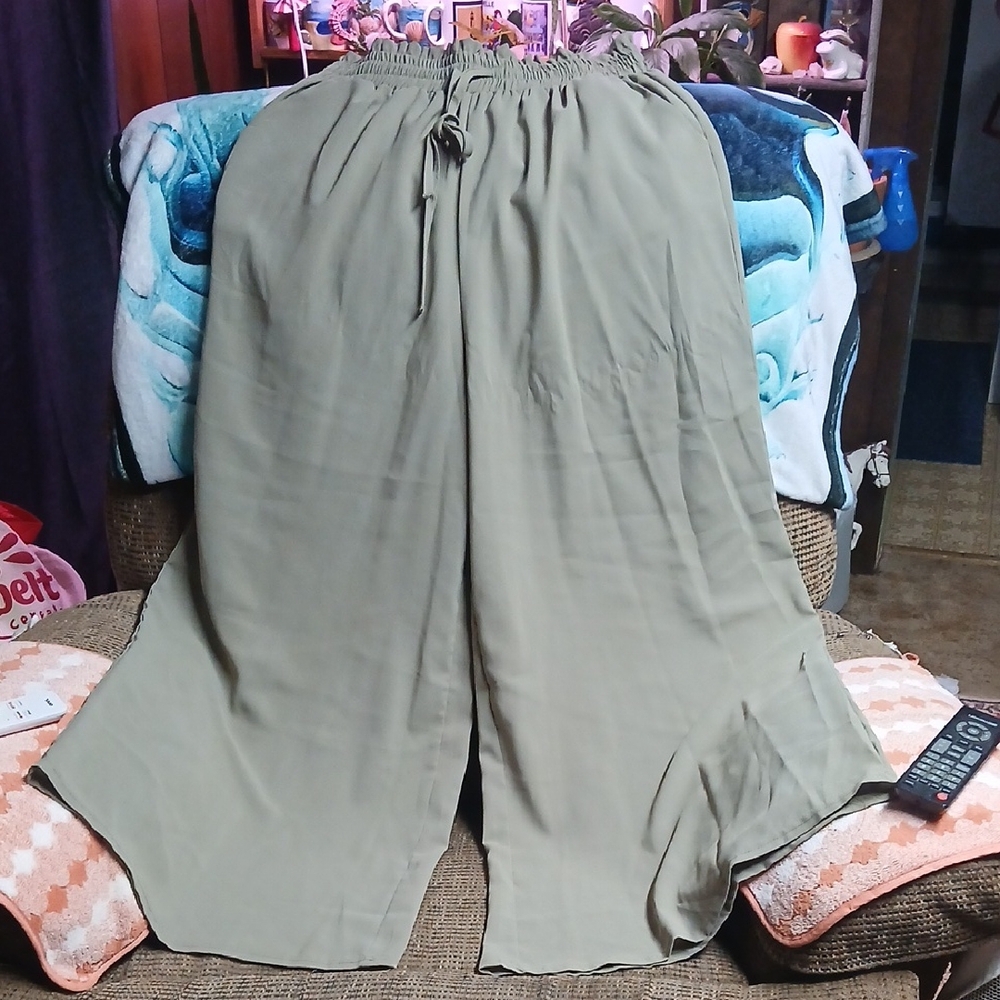 Stylish Khaki Wide-Leg Pants for Women